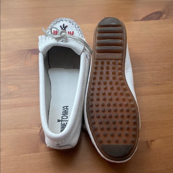 Minnetonka White and Red Moccasins with Bow - Picture 3 of 3